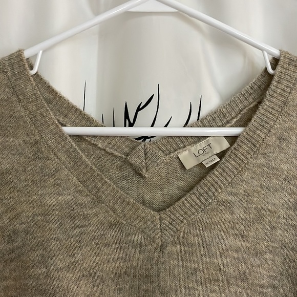 Loft women V neck Long Sleeve Soft Knit, layered look Sweater - Picture 4 of 6